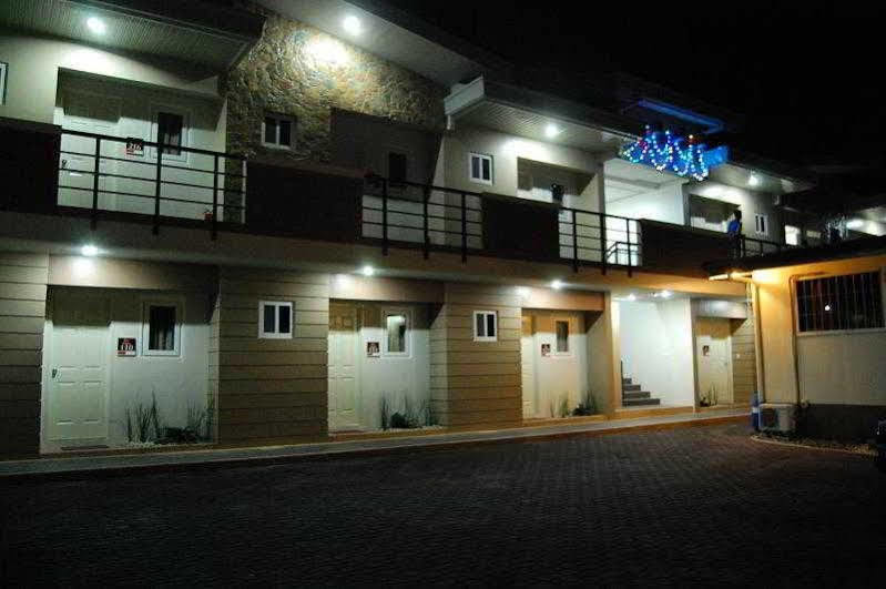 Rumi Apartelle Hotel Angeles Exterior photo